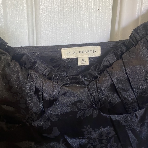 black going out top w/ flower & butterfly print - Picture 4 of 5